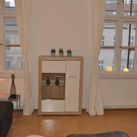 Wunderschoene Altbauwohnung In Zentraler Lage Wien Vienna Exterior photo