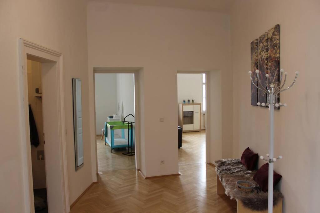 Wunderschoene Altbauwohnung In Zentraler Lage Wien Vienna Exterior photo