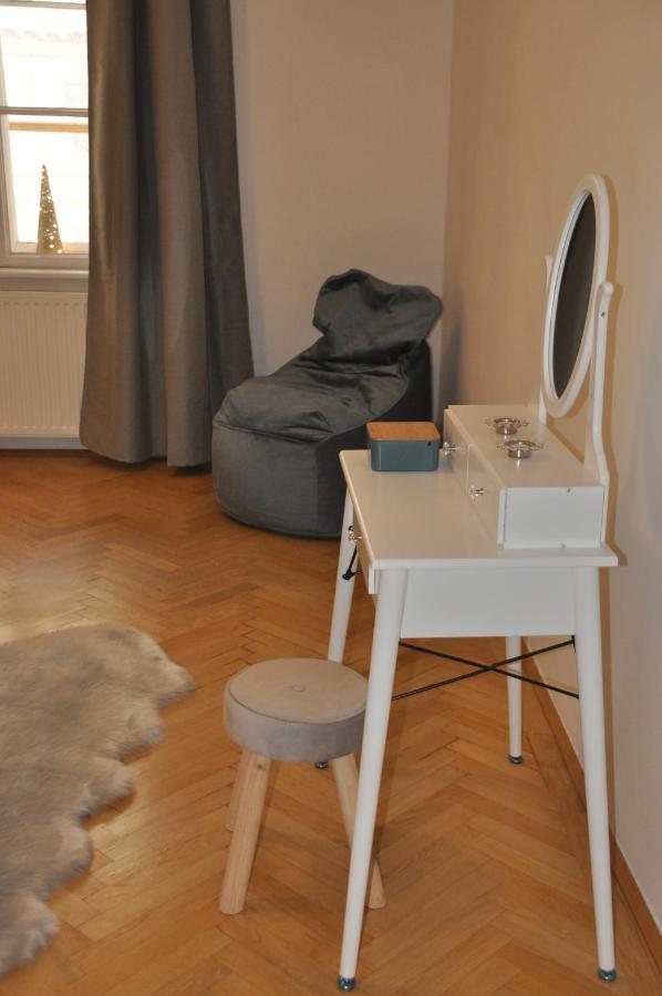 Wunderschoene Altbauwohnung In Zentraler Lage Wien Vienna Exterior photo