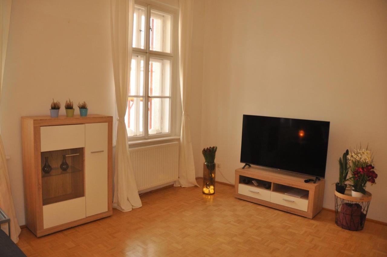 Wunderschoene Altbauwohnung In Zentraler Lage Wien Vienna Exterior photo