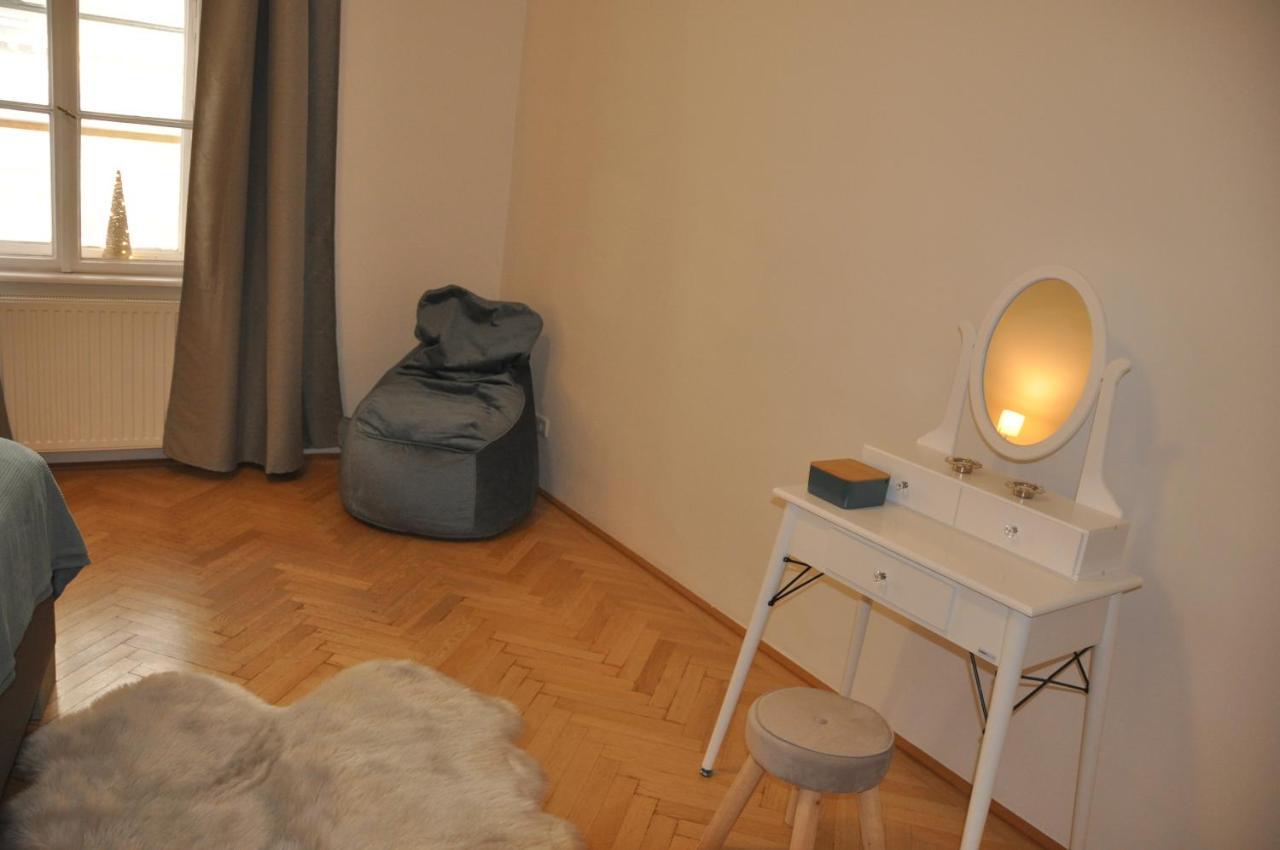 Wunderschoene Altbauwohnung In Zentraler Lage Wien Vienna Exterior photo